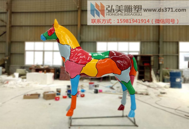 玻璃鋼創意彩繪馬雕塑